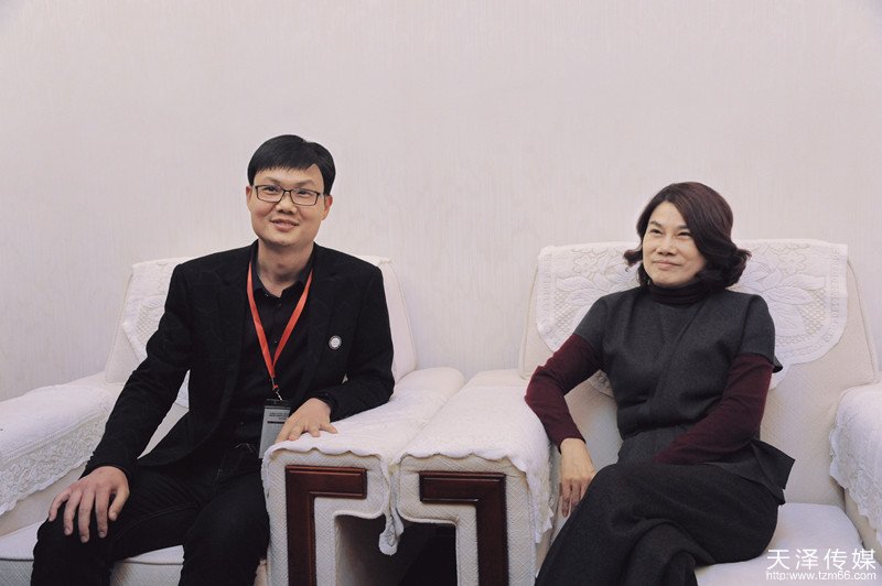 天泽传媒董事长徐才华与著名企业家、格力董事长董明珠亲切合影