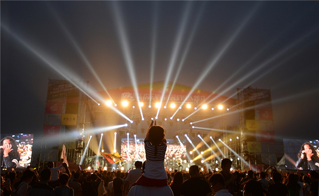 万科2013长沙橘洲（国际）音乐节活动乐迷不分年龄全情投入