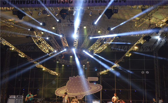 2014首届绿地海外滩长沙草莓音乐节活动炫目灯光