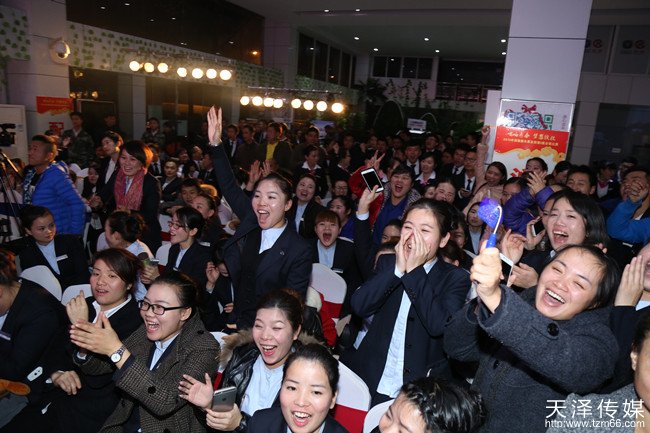 长安润锦整车事业部第五届合唱比赛活动现场气氛热闹，观众掌声不断